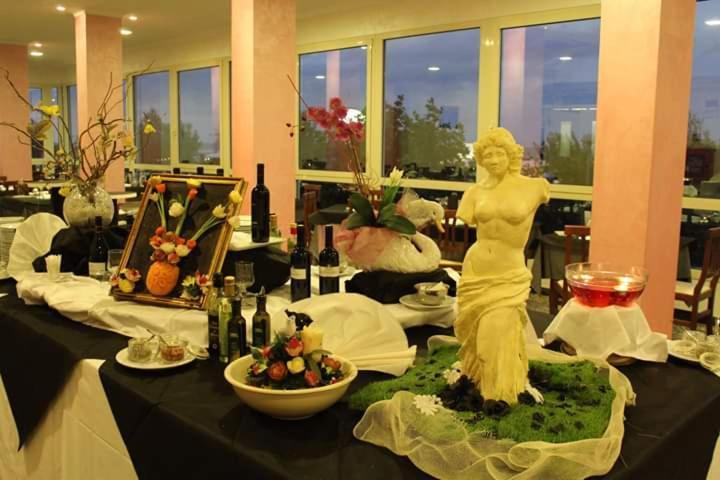 Hotel Buenos Aires チェルヴィア エクステリア 写真