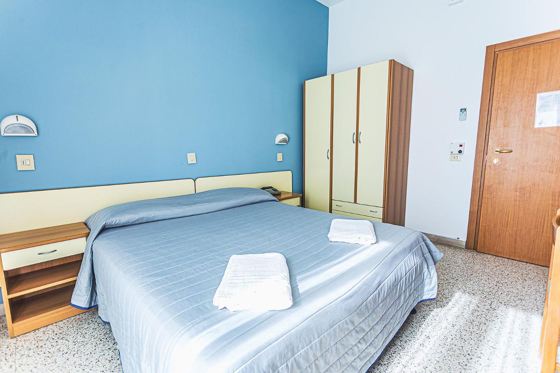Hotel Buenos Aires チェルヴィア エクステリア 写真