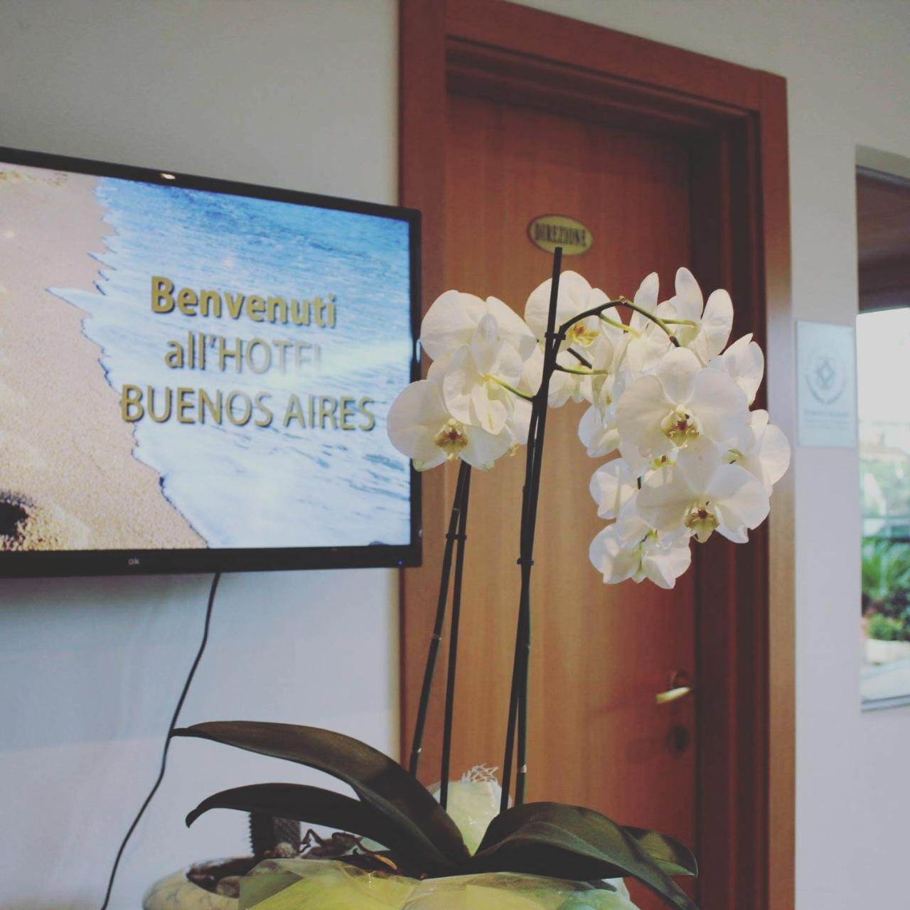 Hotel Buenos Aires チェルヴィア エクステリア 写真