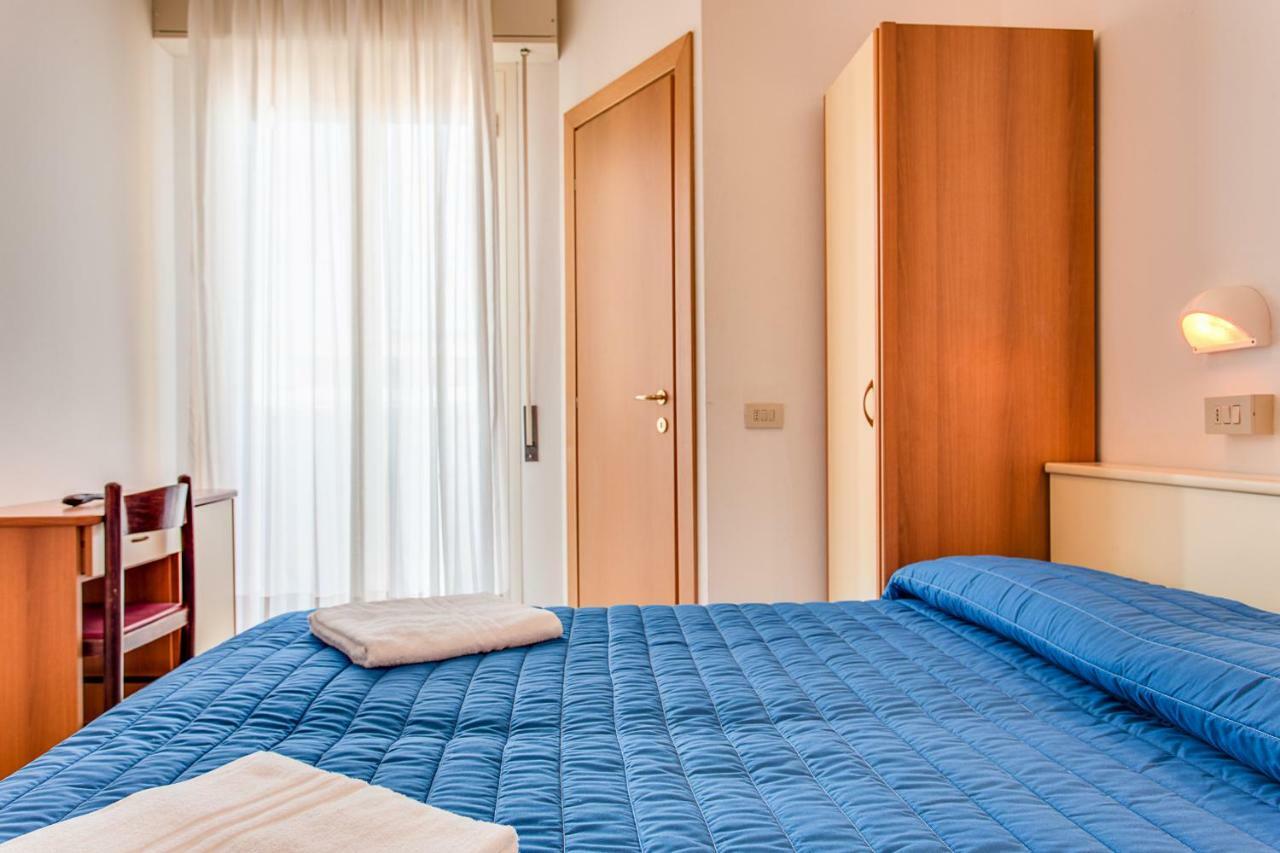 Hotel Buenos Aires チェルヴィア エクステリア 写真