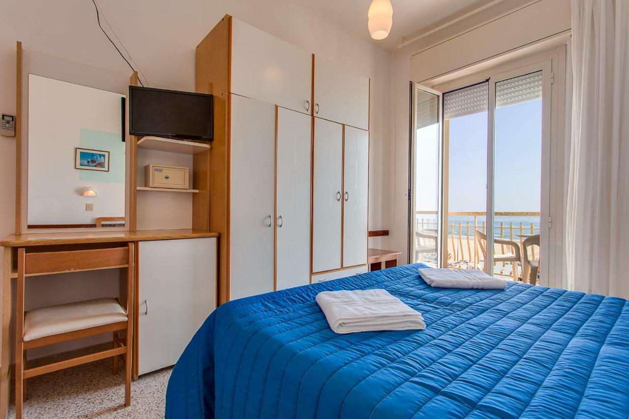 Hotel Buenos Aires チェルヴィア エクステリア 写真